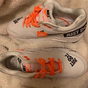 Just Do it Nike Air max size 6 gently worn